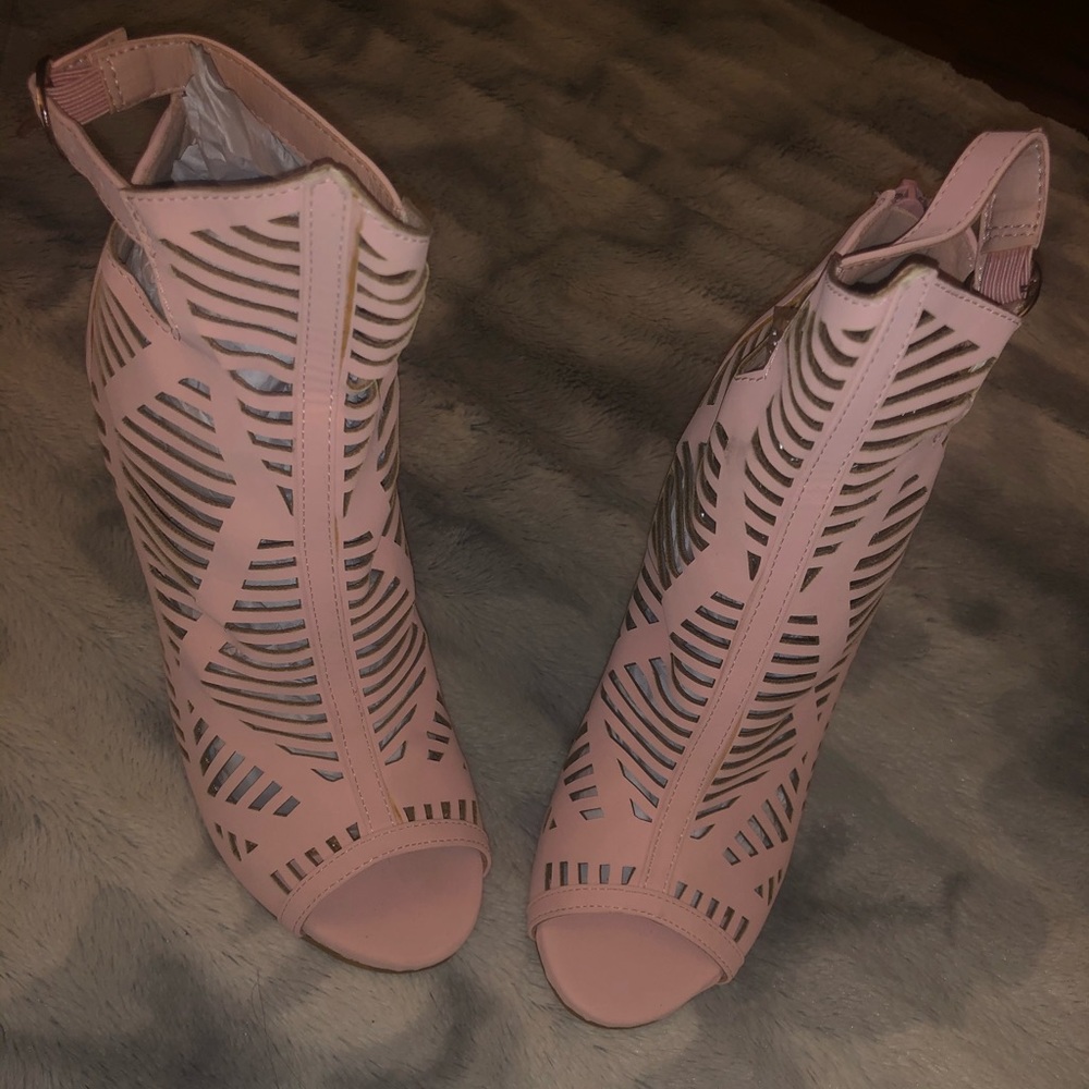 Brand new women’s heel